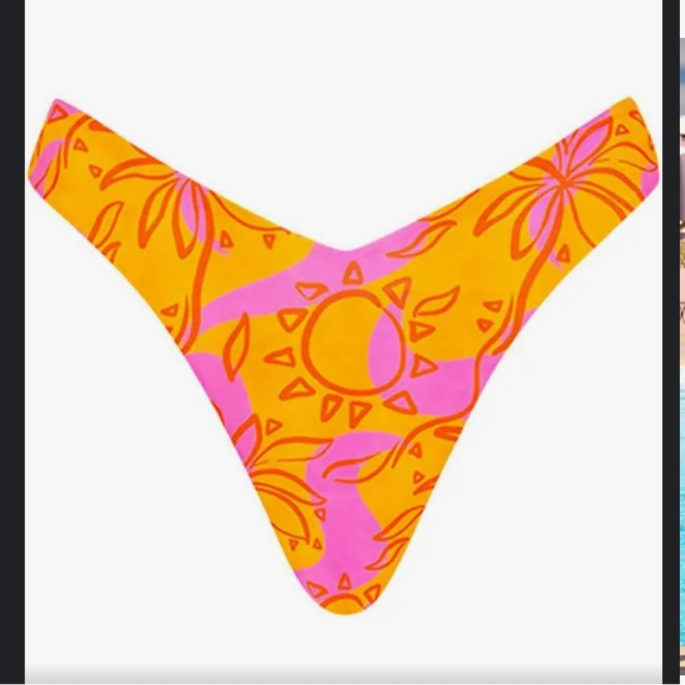 Kulani Kinis Cheeky V Bottom, NWT!